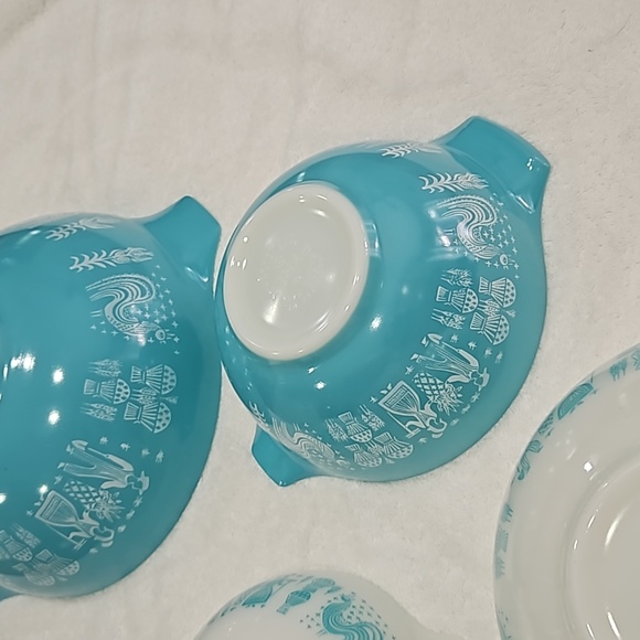 Vintage Pyrex Amish Blue Butterprint Bowls! - Picture 17 of 17